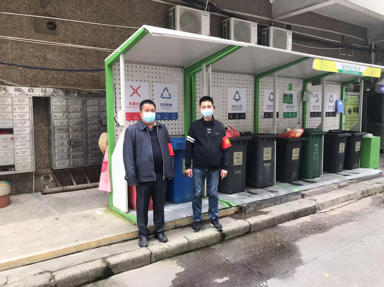 党员志愿我先行垃圾分类利社群沙湾街党员、志愿者下沉社区参加站桶督导服务