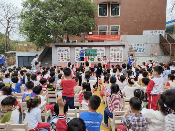 “垃圾分类进校园,环保理念润童心”--广州市白云区启雅幼儿园垃圾分类进校园活动